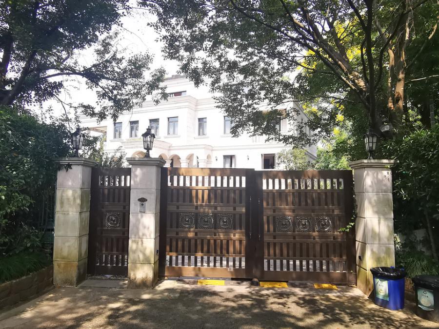 上海市松江区佘山月湖山庄佘山镇21栋 