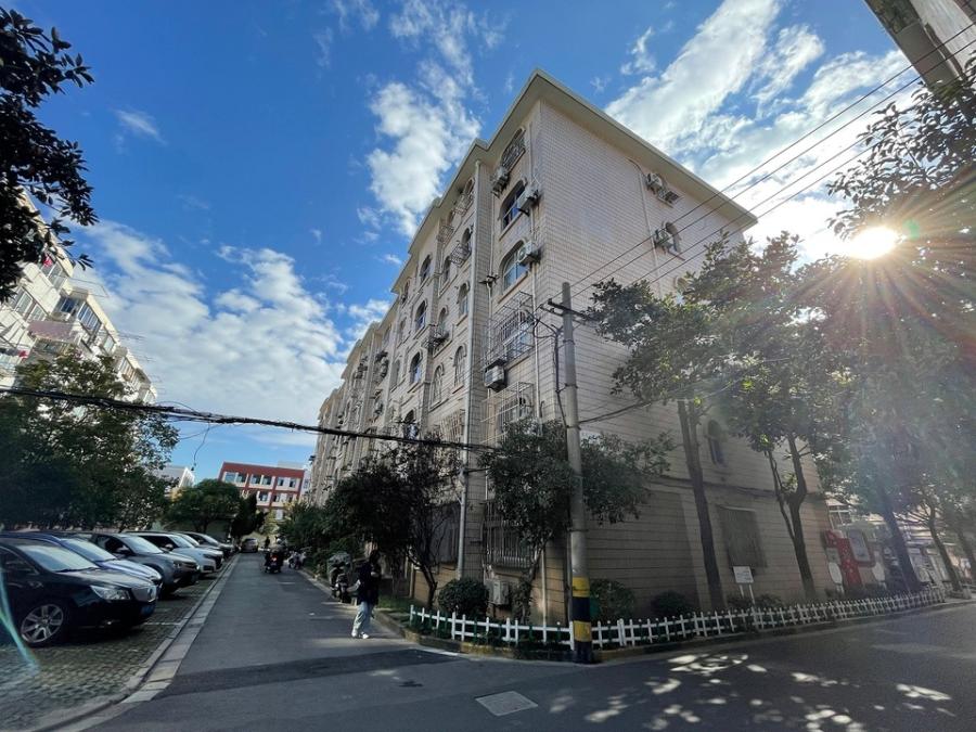 上海市闵行区航华二村一街坊429栋1F 