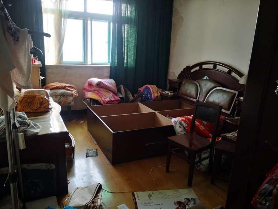 上海市宝山区泗塘四村52栋6F 