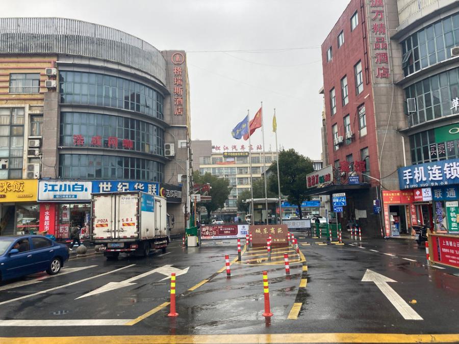 上海市松江区城东商苑124、126栋1F 