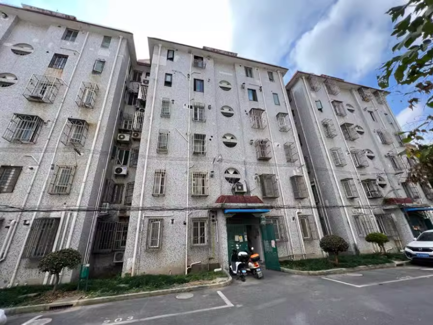 上海市浦东新区临河小区11栋1F共2套 