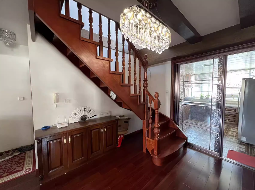 上海市奉贤区文怡花园31栋6F 