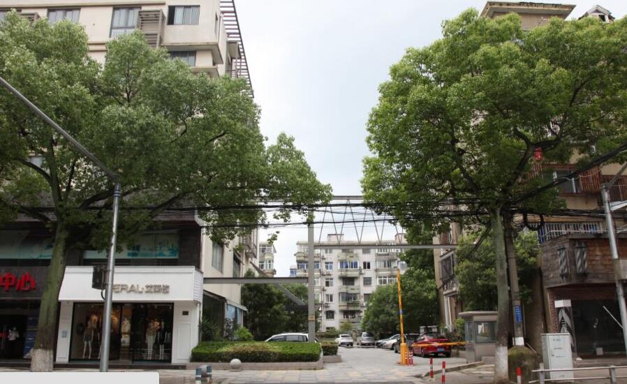 上海市金山区万安荣寓900栋2F 