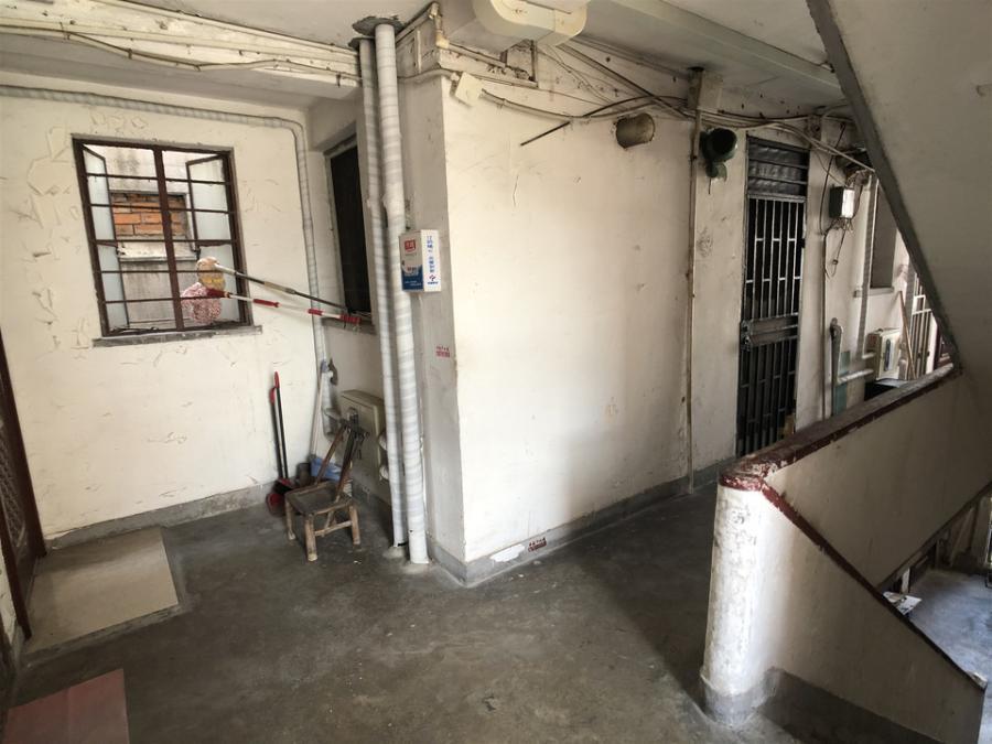 上海市普陀区300弄小区2栋5F 