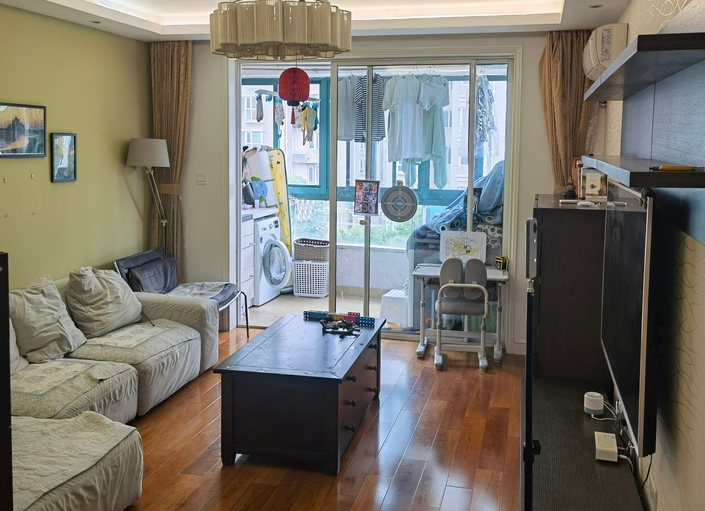 上海市静安区新梅共和城 