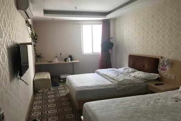 上海市松江区南部阳光翠庭西林北路1763弄12栋 