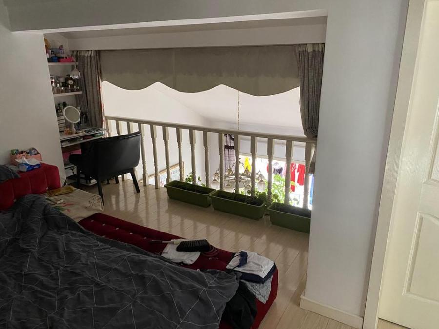 上海市嘉定区金鹤新城中虹华苑8栋6F 