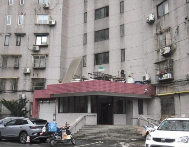 上海市闵行区龙柏易居公寓139栋5F 