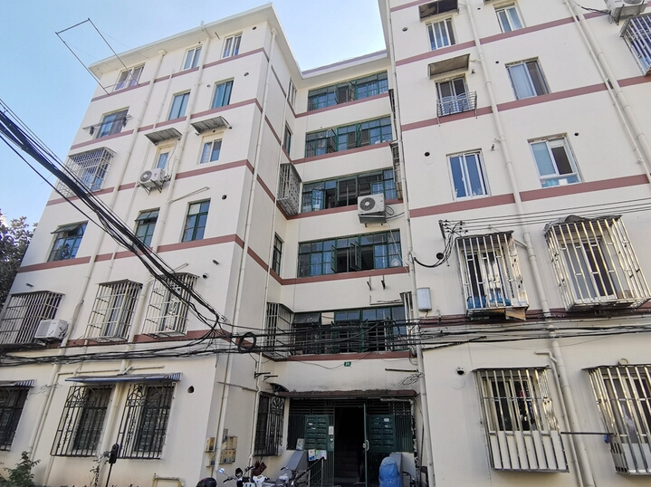 上海市浦东新区东二小区35栋1F 