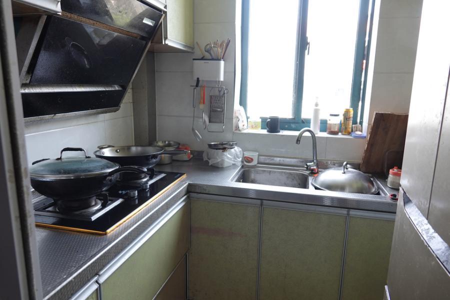 上海市宝山区乐业二村39栋5F 