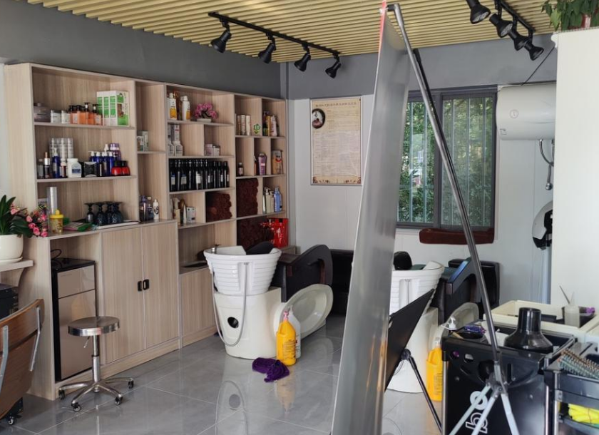 上海市浦东新区迪兰美容美发店妙境路1337栋1-2F 