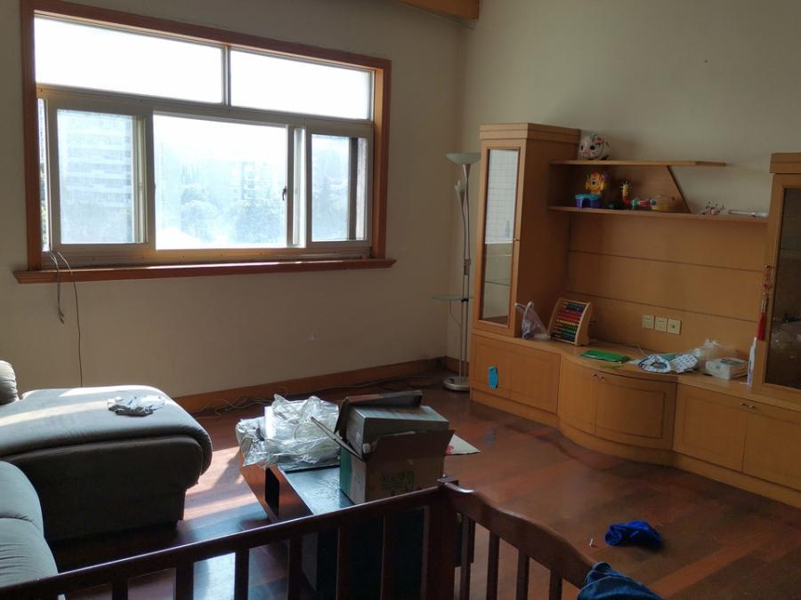 上海市闵行区莘城公寓45栋6F 