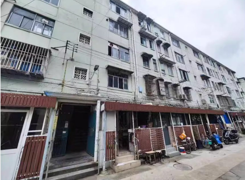 上海市宝山区泗东新村10栋4F 