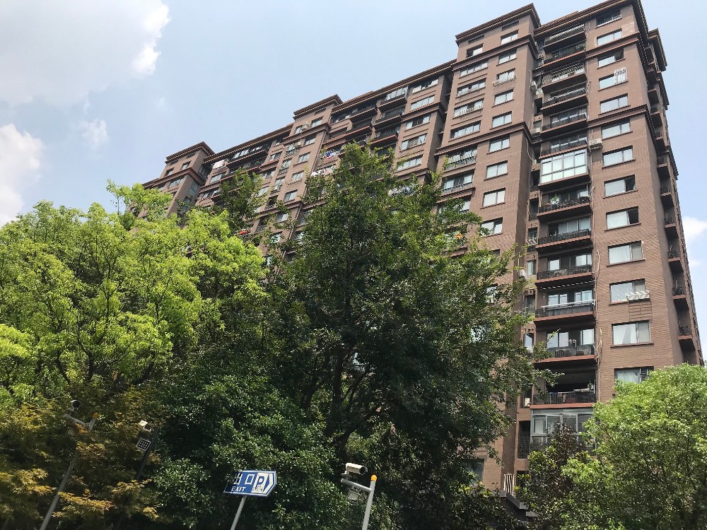 上海市宝山区琉樽尚品8栋14F 