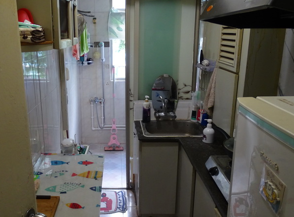 上海市浦东新区沪东新村61栋2F 