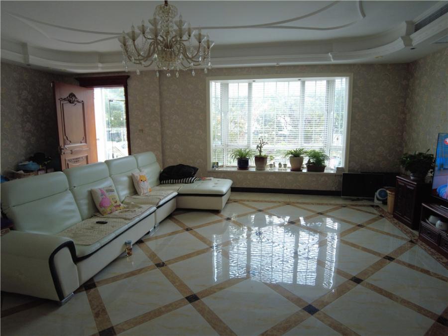 上海市浦东新区蓝堡别墅178栋 