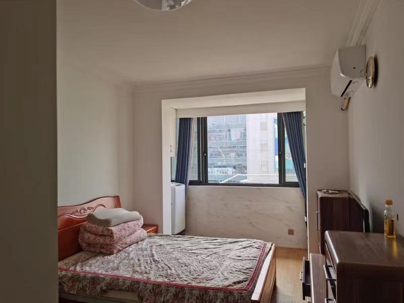 上海市虹口区中山北一路140弄小区12栋7F 