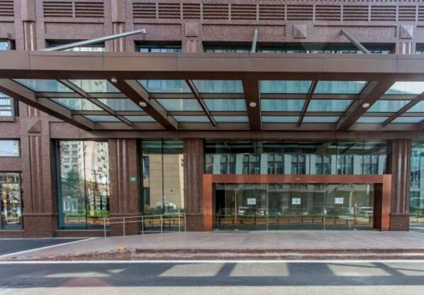 上海市虹口区凉城中心1422栋18F 