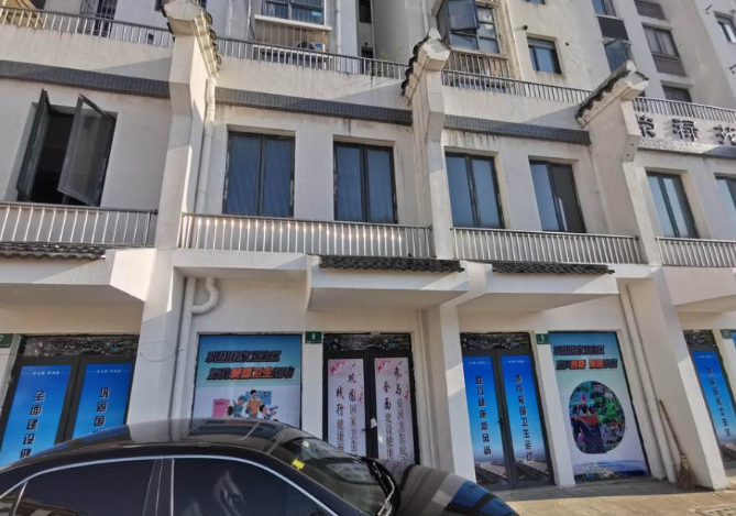 上海市金山区荣禄苑新华东路63弄8栋1-2F 