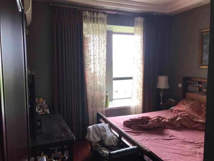 上海市青浦区南山雨果49栋7F 