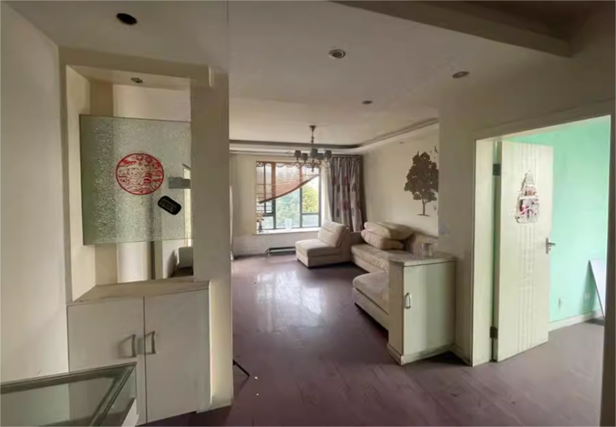 上海市嘉定区嘉城桃花岛香槟河畔5栋4F 