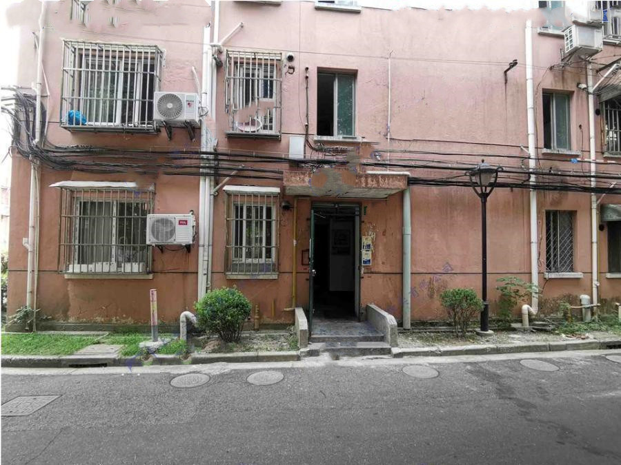 上海市闵行区新梅花苑54栋1F 