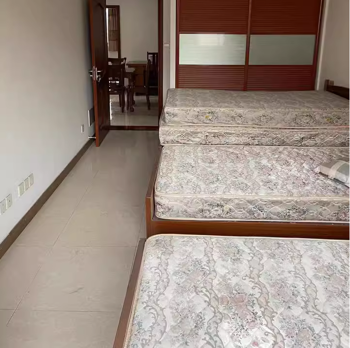 上海市静安区老沪太路208弄小区3栋6F 