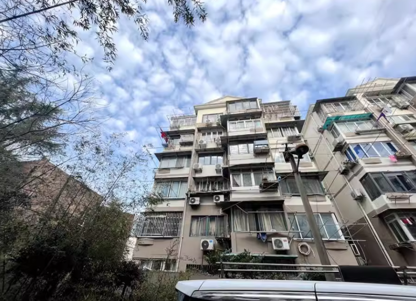 上海市普陀区管弄一、二街坊5栋6F 