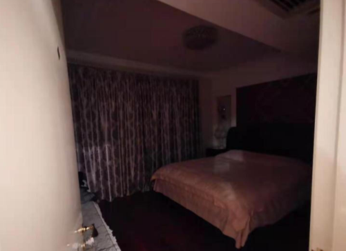 上海市长宁区御翠豪庭10栋18F 