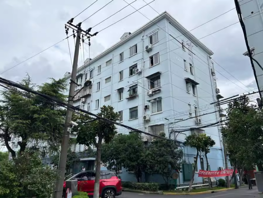 上海市浦东新区南杨小区1栋6F 