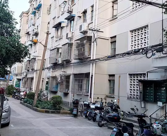 上海市杨浦区工农三村96栋2F 