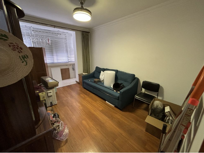 上海市虹口区运光路51号小区51栋3F 