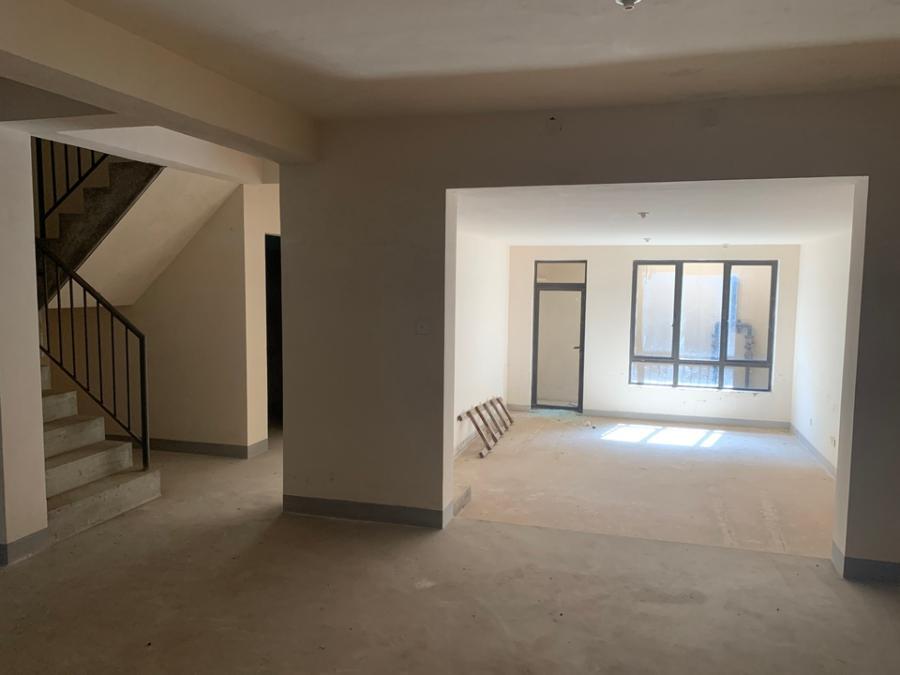 上海市崇明区凤凰花苑7栋1F 