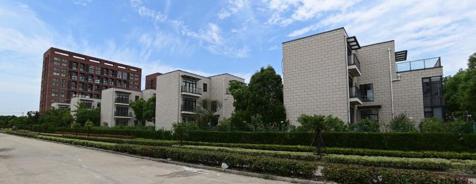 上海市金山区复地金石湾·领墅45栋3F 