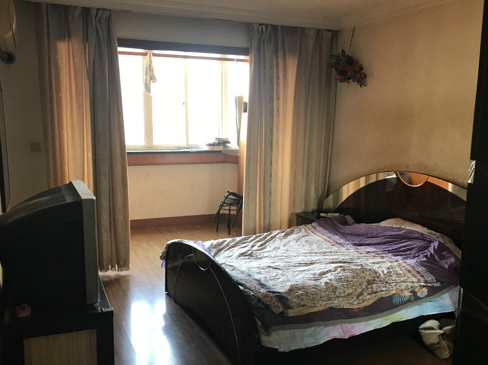 上海市虹口区逸仙小区1栋11F 