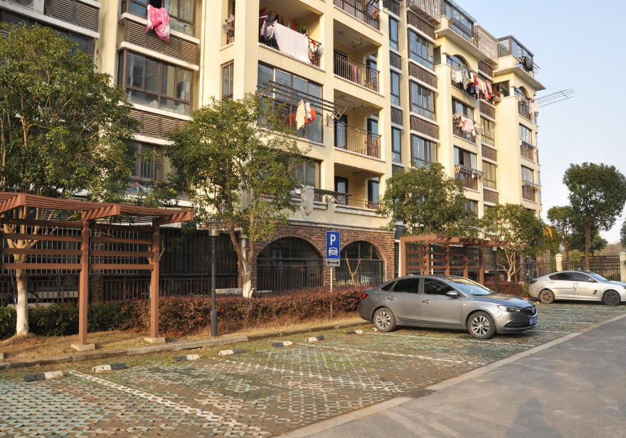 上海市奉贤区申亚书香水岸3栋1F 