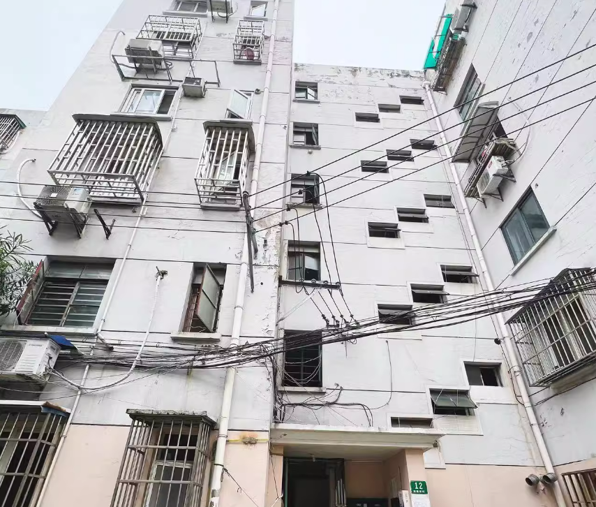 上海市宝山区泗塘四村12栋4F 