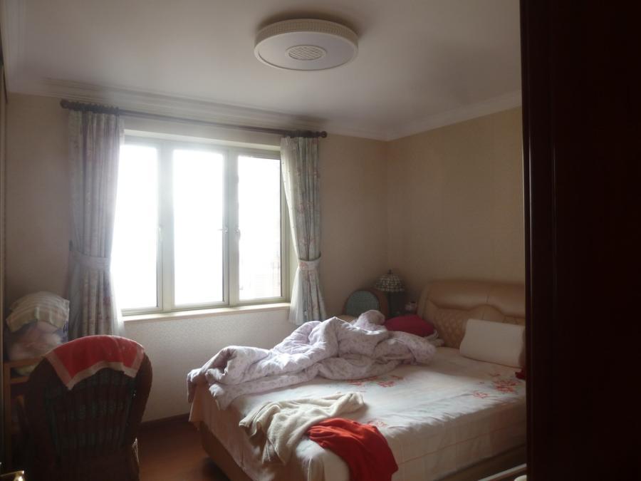 上海市长宁区海富公寓12栋17F 