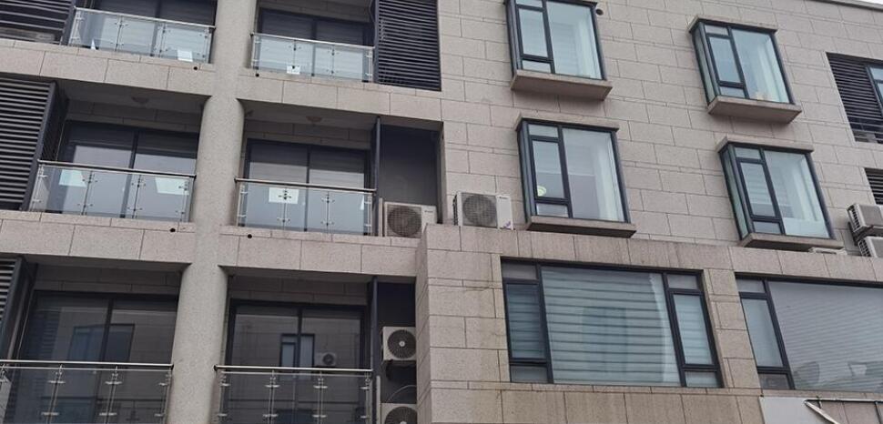 上海市浦东新区上海浦东国际汽配物流城300栋1F及室内装修和家具 