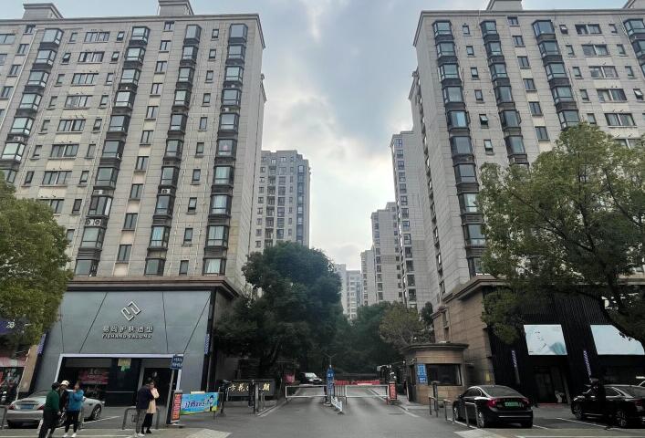 上海市闵行区东方花园二期、三期沿街商铺306栋1F等共65套 