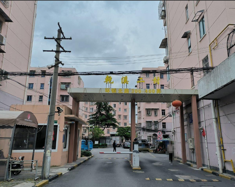 上海市宝山区乾溪二村25栋6F 