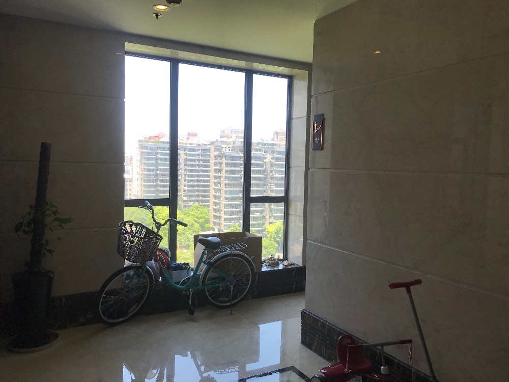 上海市浦东新区陆家嘴公馆3栋10F 