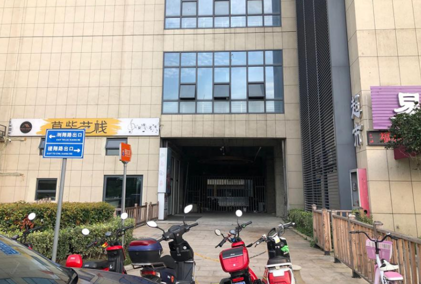 上海市嘉定区新明六一广场浏翔公路702栋1F 