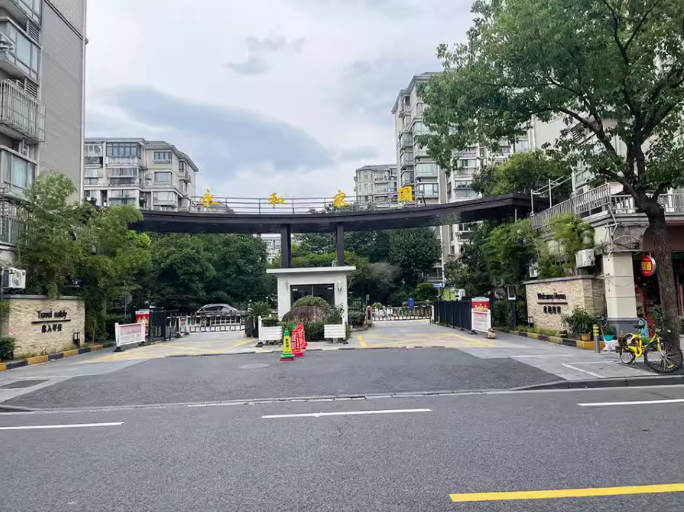 上海市静安区永和家园40栋9F及号地下1F车位 