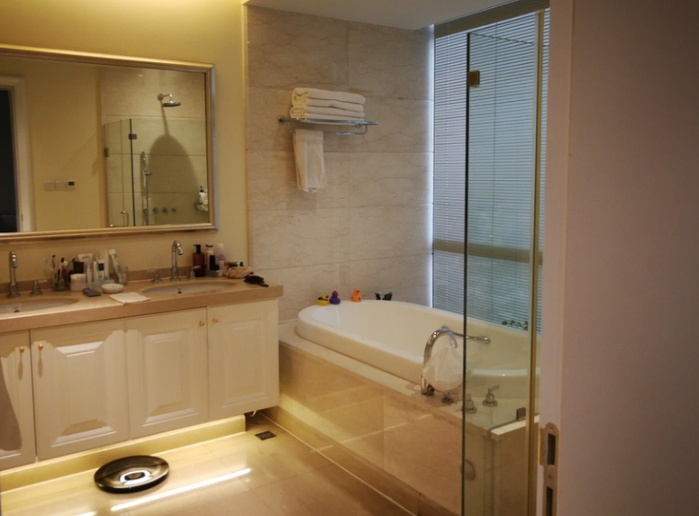 上海市长宁区华山夏都苑1栋35F 