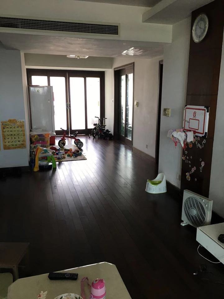 上海市浦东新区华丽家族花园10栋14F及地下车位 