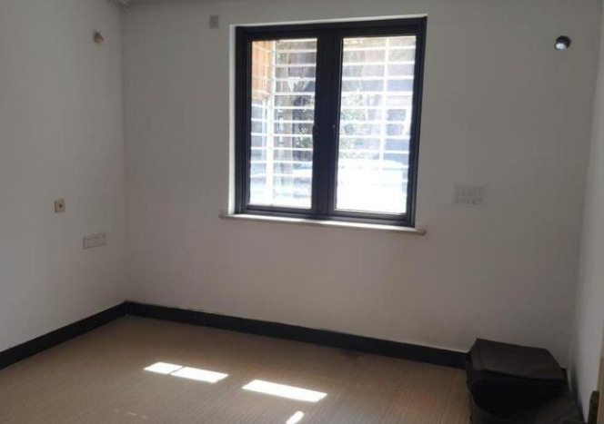 上海市松江区华亭新苑20栋1F 