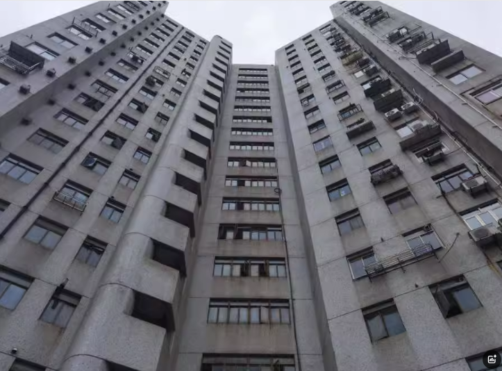 上海市虹口区凉二小区2栋4F 