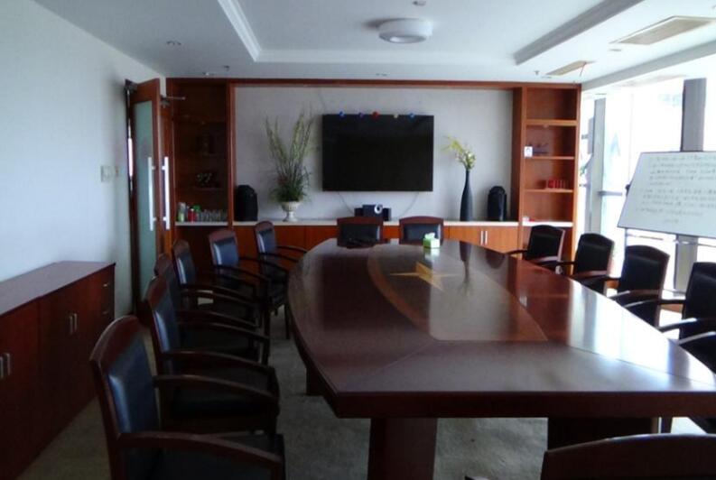 上海市浦东新区环球广场18栋24F及地下车位6个 