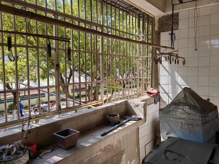 上海市闵行区三佳花苑2栋2F 